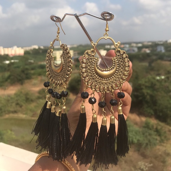 Stand Out Tassel Earrings / CODE: ER 58 - Picture 2 of 8